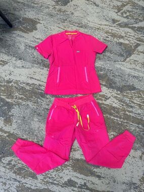 FIGS “Shocking Pink” set